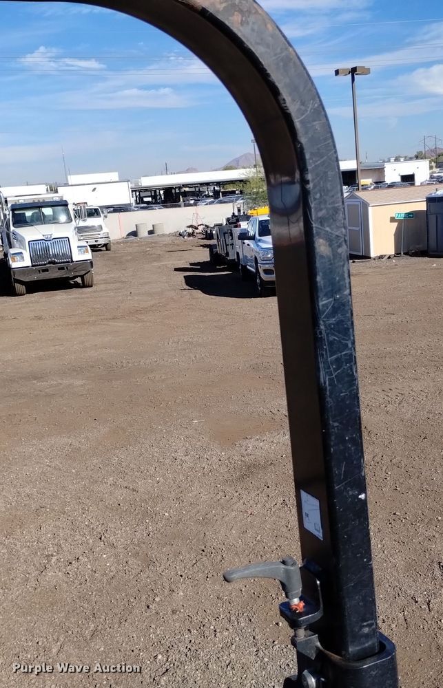 image for item DK8943 2017 Caterpillar CB34B  double drum vibratory roller