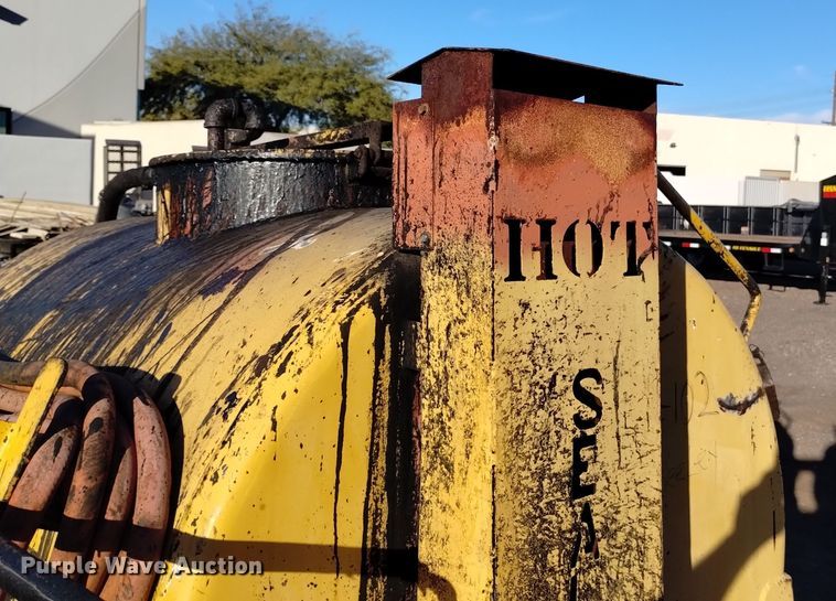 image for item DK8950 2014 SealMaster TR300  asphalt distributor trailer