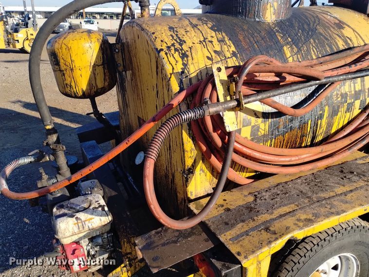 image for item DK8950 2014 SealMaster TR300  asphalt distributor trailer