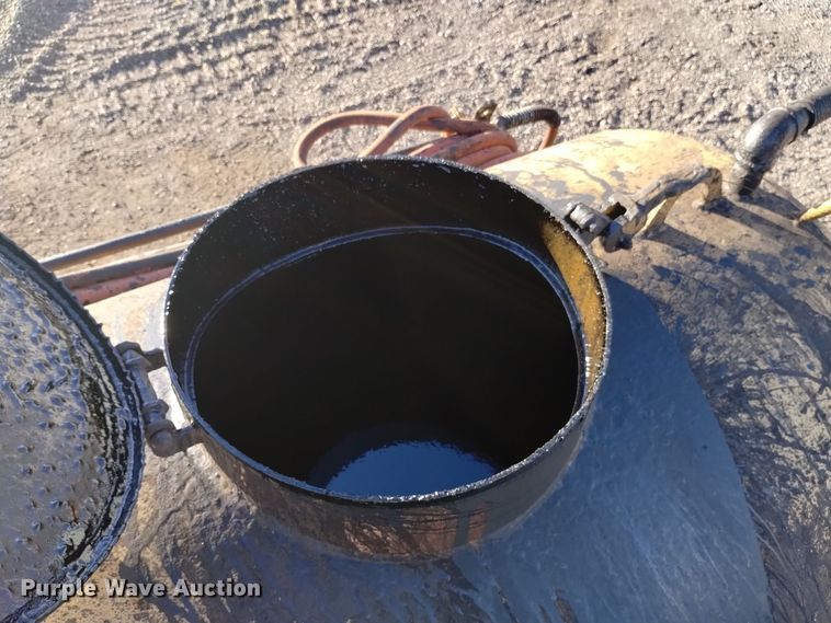 image for item DK8950 2014 SealMaster TR300  asphalt distributor trailer