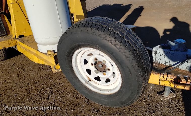 image for item DK8950 2014 SealMaster TR300  asphalt distributor trailer