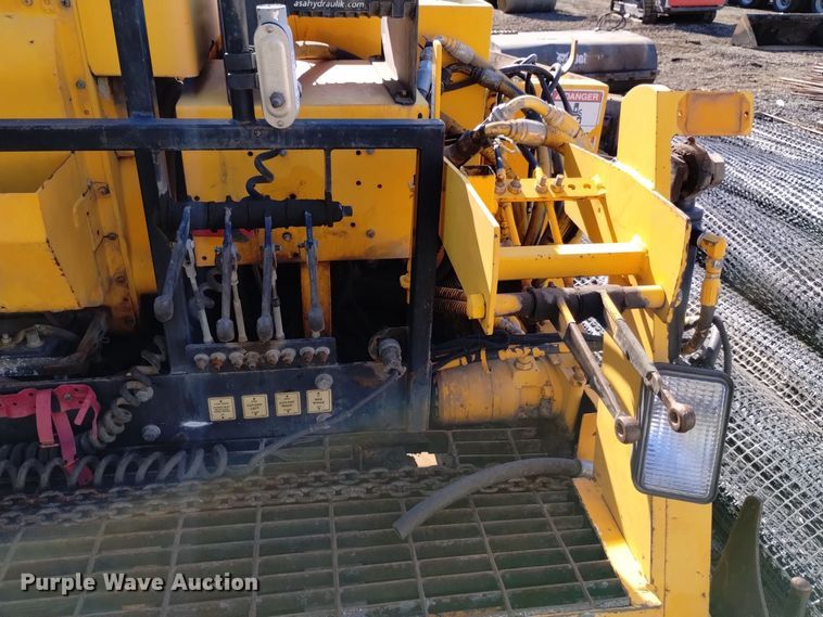 image for item DK8952 2007 LeeBoy L8510R  paver