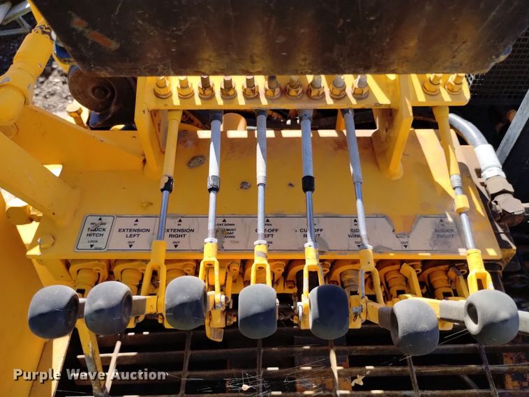 image for item DK8952 2007 LeeBoy L8510R  paver