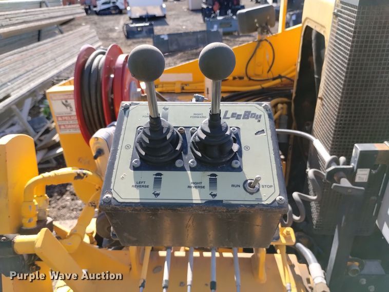 image for item DK8952 2007 LeeBoy L8510R  paver