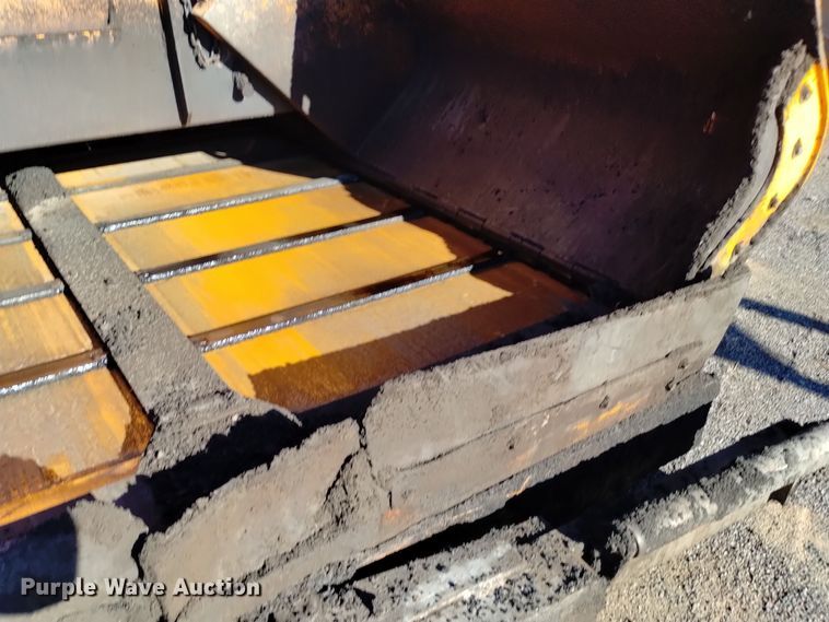 image for item DK8953 2017 LeeBoy 8510E  paver