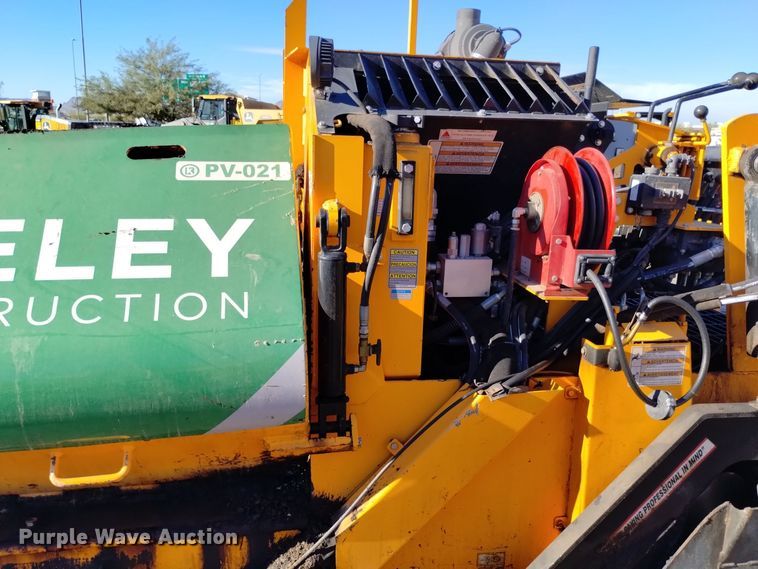 image for item DK8953 2017 LeeBoy 8510E  paver