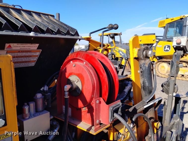 image for item DK8953 2017 LeeBoy 8510E  paver