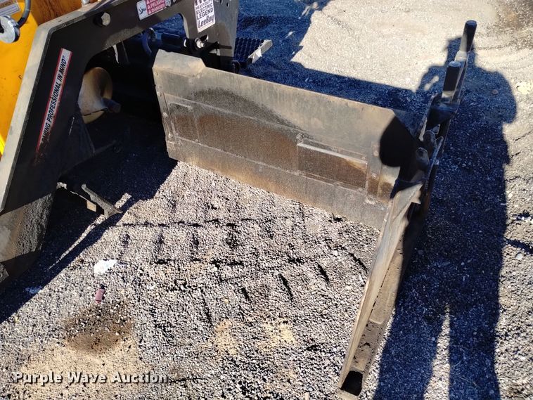 image for item DK8953 2017 LeeBoy 8510E  paver