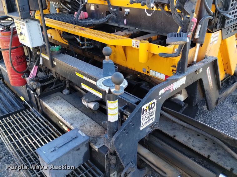 image for item DK8953 2017 LeeBoy 8510E  paver