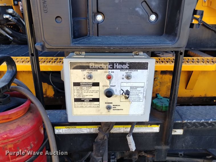 image for item DK8953 2017 LeeBoy 8510E  paver