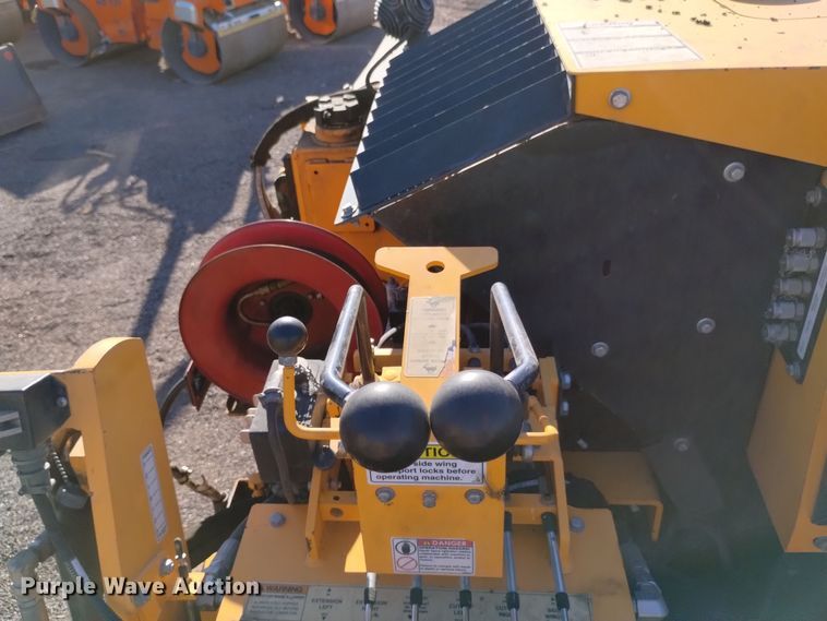 image for item DK8953 2017 LeeBoy 8510E  paver