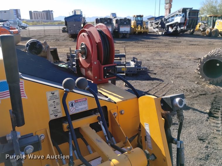 image for item DK8953 2017 LeeBoy 8510E  paver