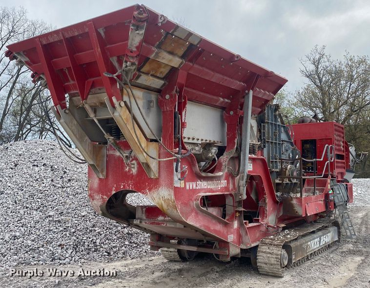 image for item DL7142 2016 Striker Crushing & Screening H5400  crusher