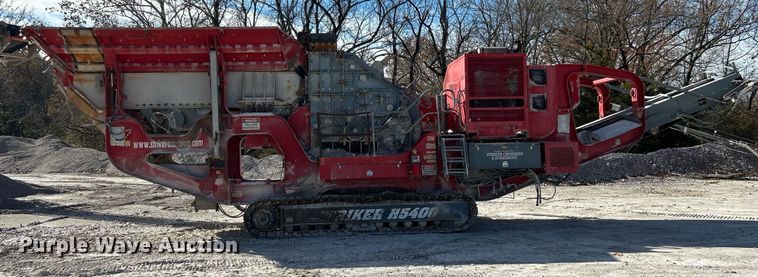 image for item DL7142 2016 Striker Crushing & Screening H5400  crusher