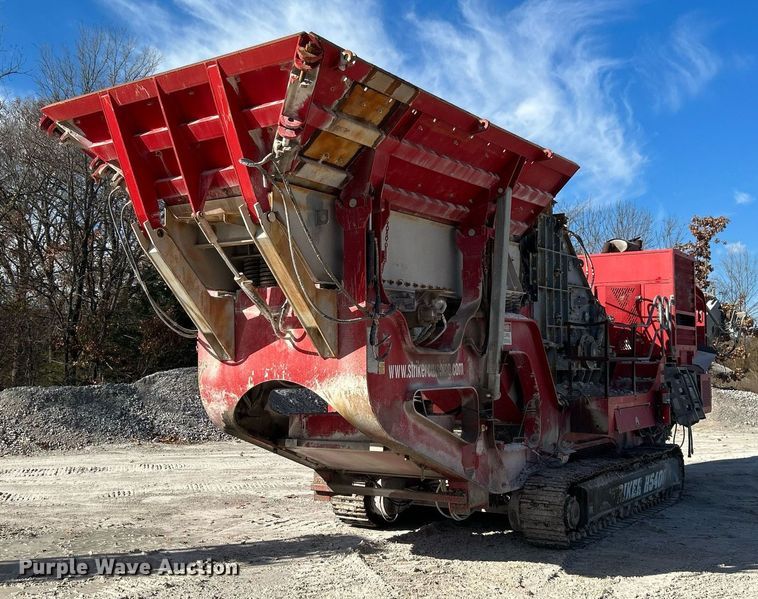 image for item DL7142 2016 Striker Crushing & Screening H5400  crusher
