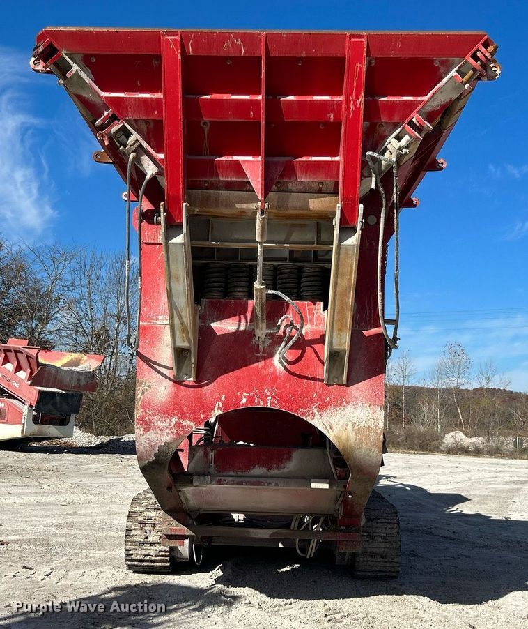 image for item DL7142 2016 Striker Crushing & Screening H5400  crusher