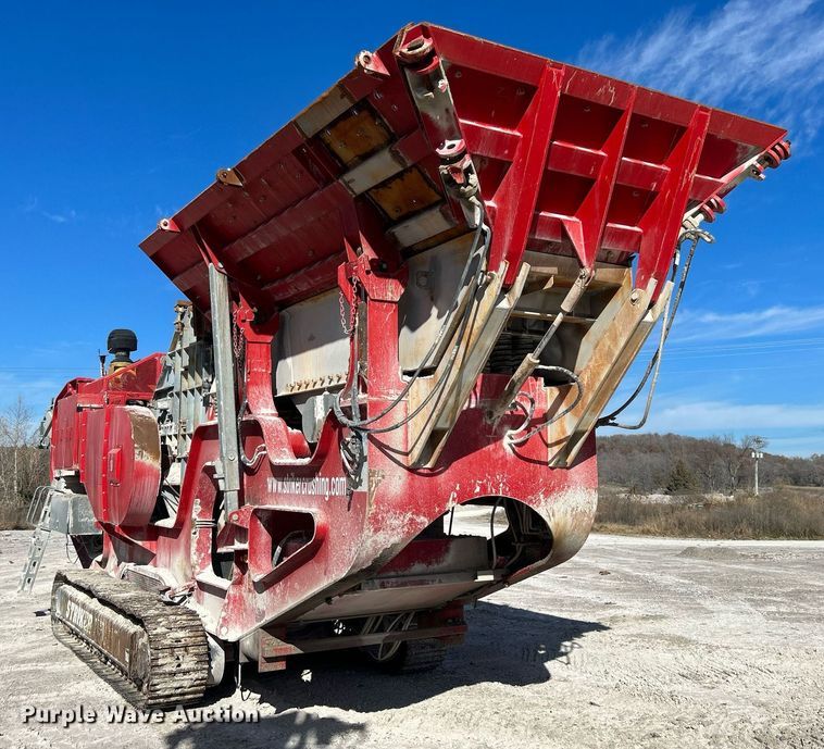 image for item DL7142 2016 Striker Crushing & Screening H5400  crusher
