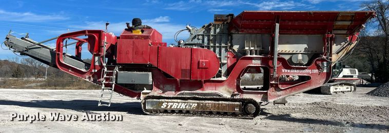 image for item DL7142 2016 Striker Crushing & Screening H5400  crusher