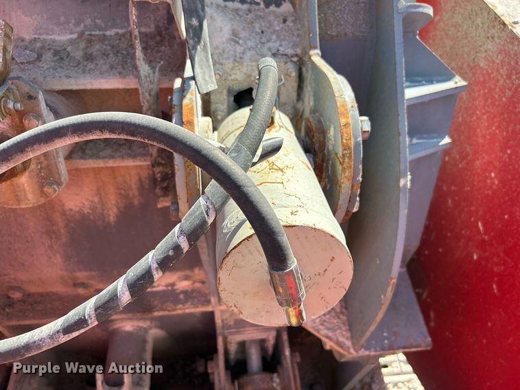 image for item DL7142 2016 Striker Crushing & Screening H5400  crusher