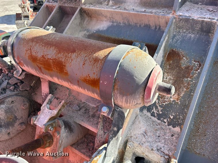 image for item DL7142 2016 Striker Crushing & Screening H5400  crusher