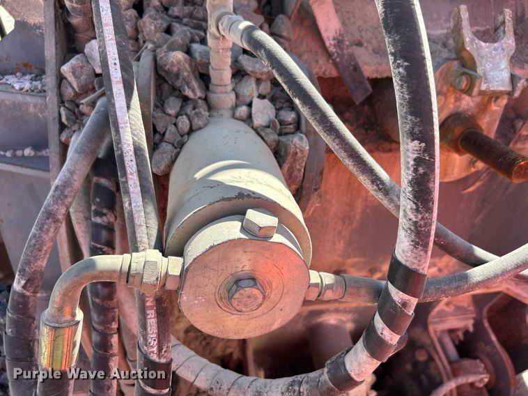 image for item DL7142 2016 Striker Crushing & Screening H5400  crusher