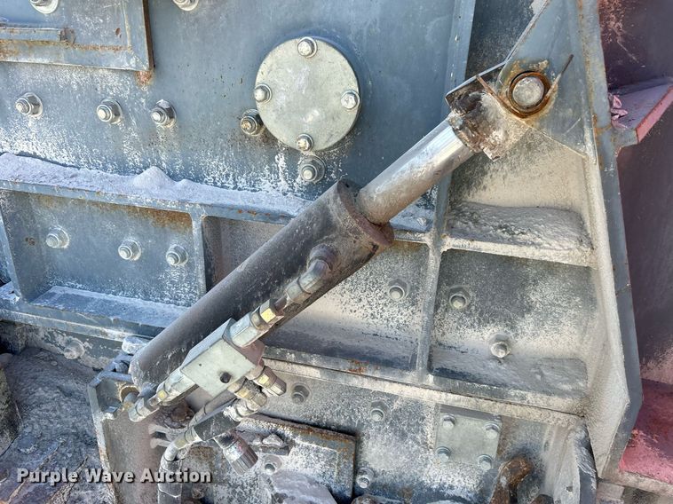 image for item DL7142 2016 Striker Crushing & Screening H5400  crusher