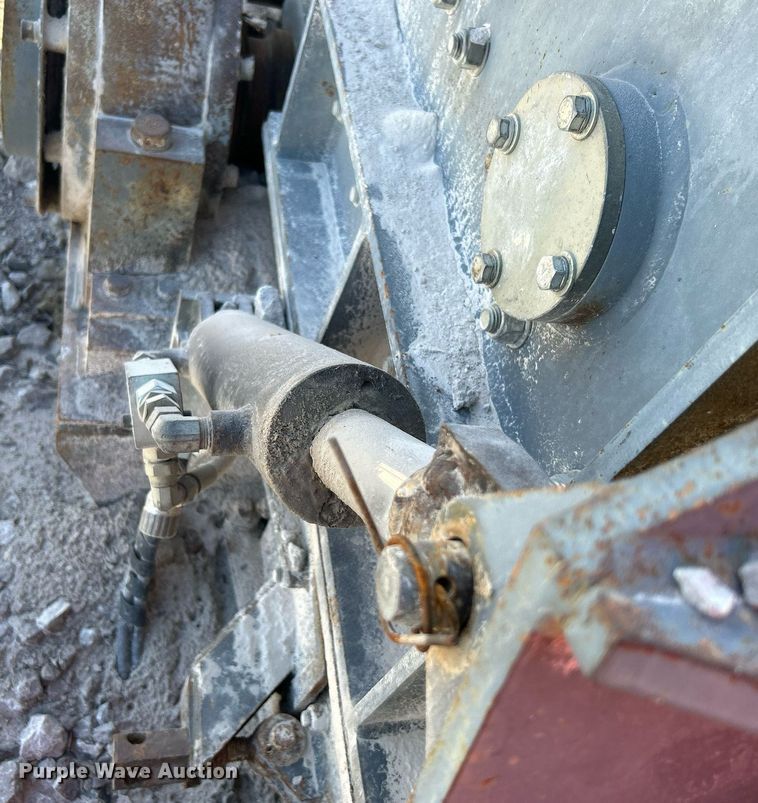 image for item DL7142 2016 Striker Crushing & Screening H5400  crusher