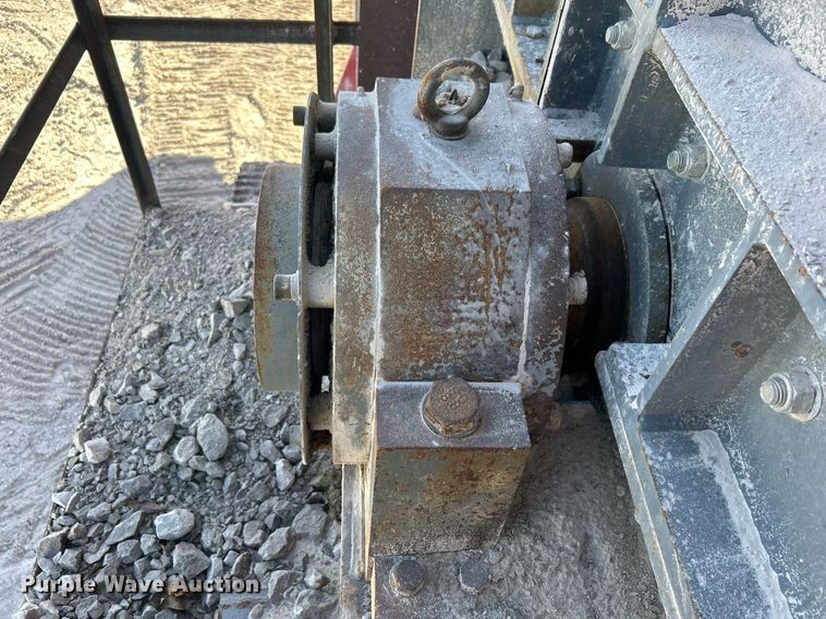 image for item DL7142 2016 Striker Crushing & Screening H5400  crusher