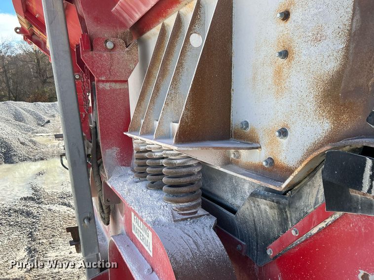 image for item DL7142 2016 Striker Crushing & Screening H5400  crusher