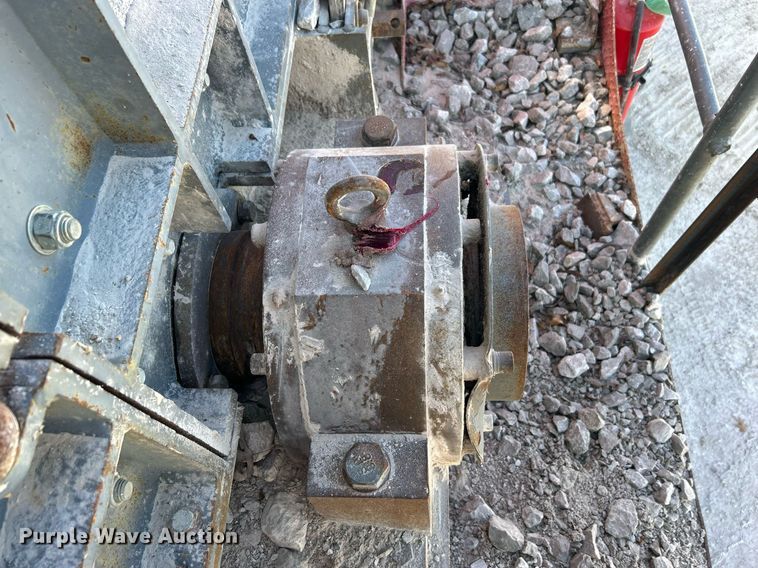 image for item DL7142 2016 Striker Crushing & Screening H5400  crusher