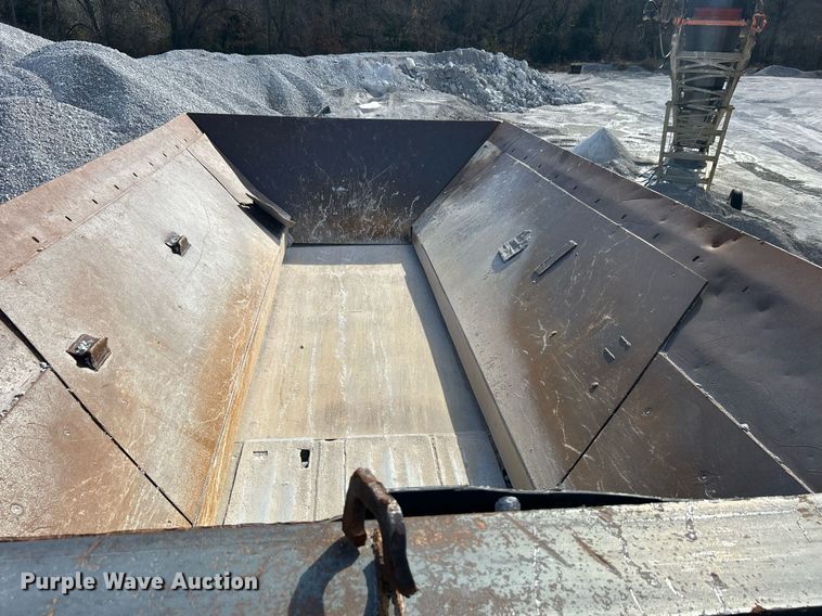 image for item DL7142 2016 Striker Crushing & Screening H5400  crusher