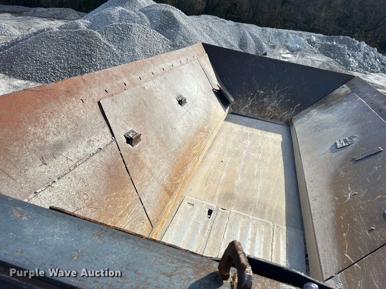 image for item DL7142 2016 Striker Crushing & Screening H5400  crusher