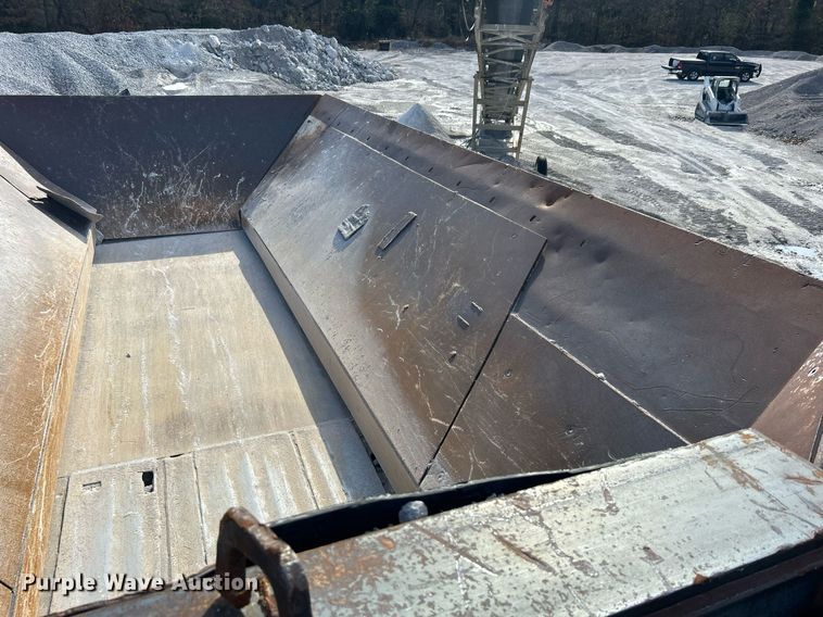 image for item DL7142 2016 Striker Crushing & Screening H5400  crusher