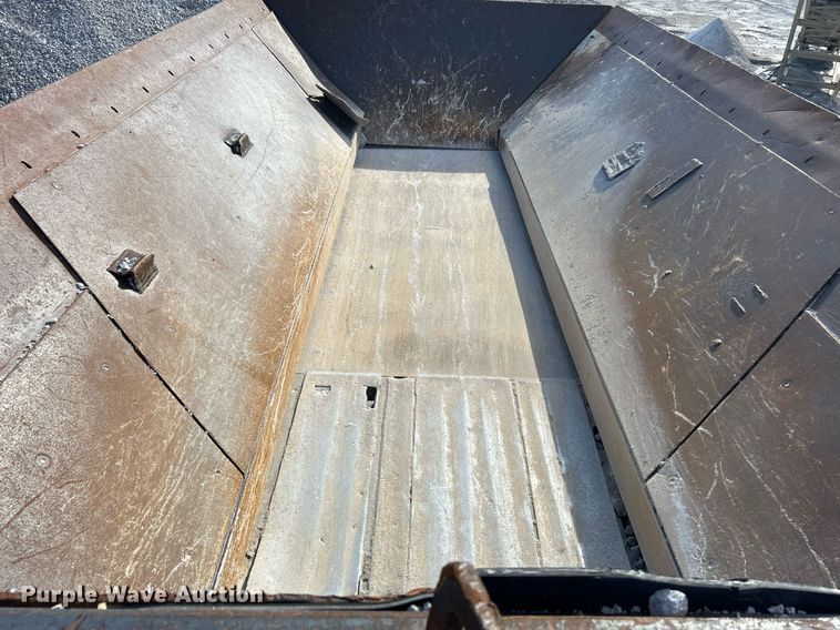 image for item DL7142 2016 Striker Crushing & Screening H5400  crusher