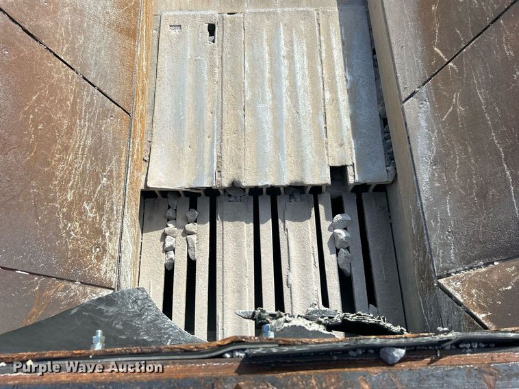 image for item DL7142 2016 Striker Crushing & Screening H5400  crusher