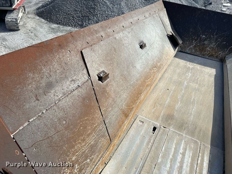 image for item DL7142 2016 Striker Crushing & Screening H5400  crusher