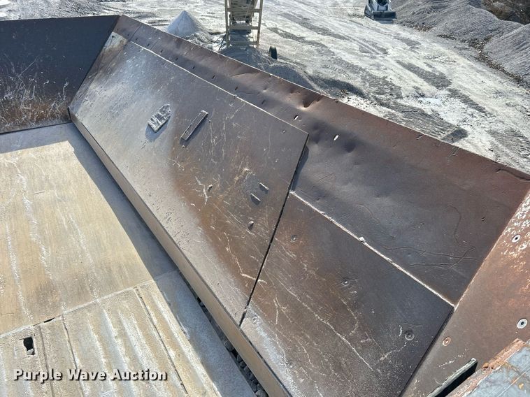 image for item DL7142 2016 Striker Crushing & Screening H5400  crusher