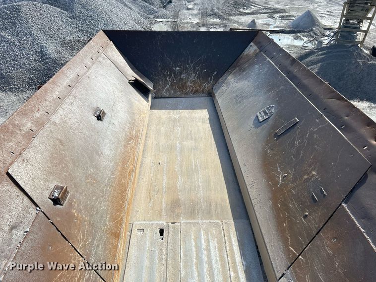 image for item DL7142 2016 Striker Crushing & Screening H5400  crusher