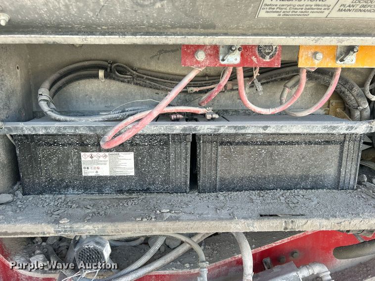 image for item DL7142 2016 Striker Crushing & Screening H5400  crusher