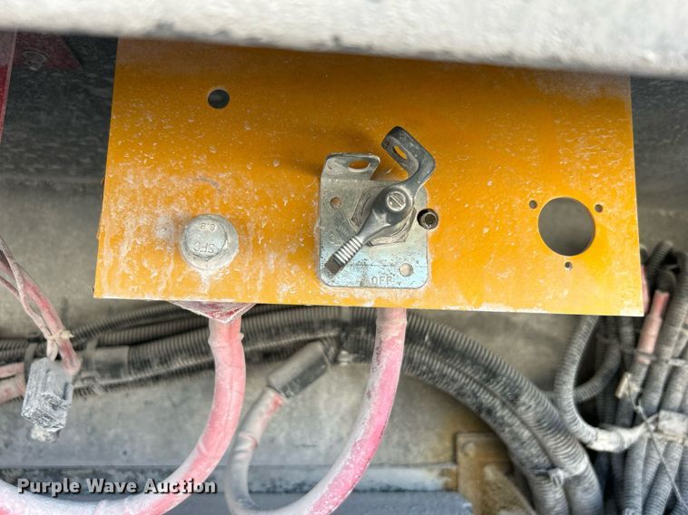 image for item DL7142 2016 Striker Crushing & Screening H5400  crusher