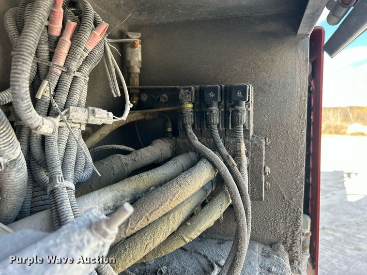 image for item DL7142 2016 Striker Crushing & Screening H5400  crusher