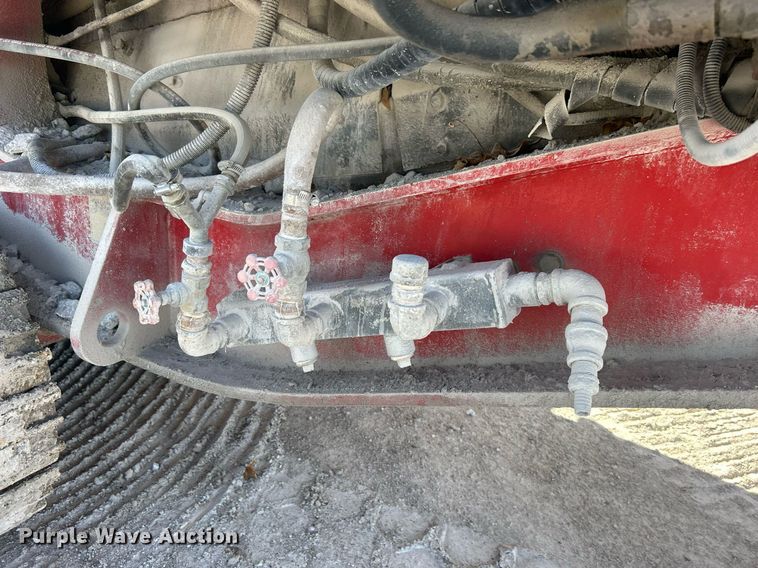 image for item DL7142 2016 Striker Crushing & Screening H5400  crusher