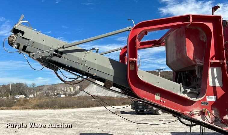 image for item DL7142 2016 Striker Crushing & Screening H5400  crusher