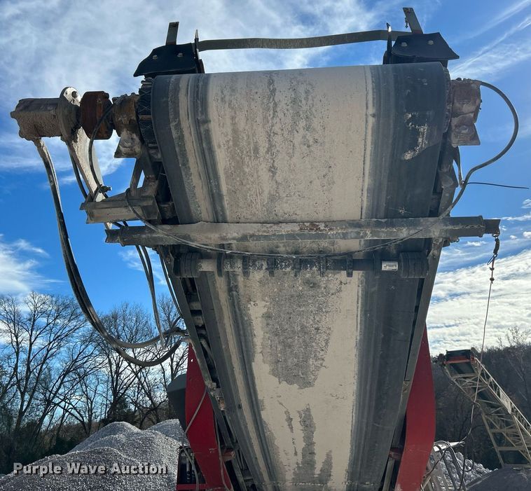 image for item DL7142 2016 Striker Crushing & Screening H5400  crusher