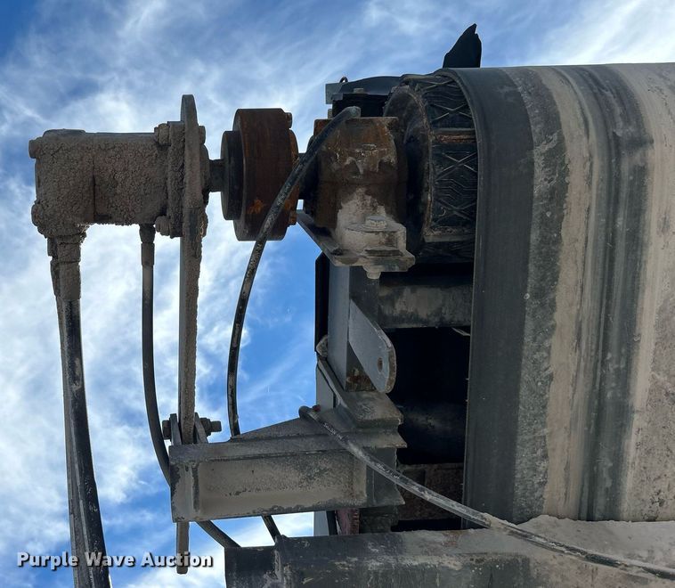 image for item DL7142 2016 Striker Crushing & Screening H5400  crusher