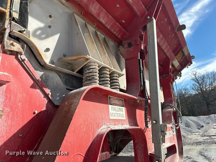 image for item DL7142 2016 Striker Crushing & Screening H5400  crusher