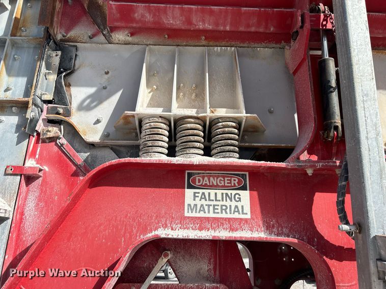 image for item DL7142 2016 Striker Crushing & Screening H5400  crusher