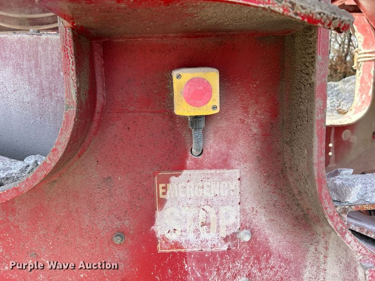 image for item DL7142 2016 Striker Crushing & Screening H5400  crusher