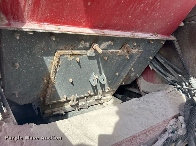 image for item DL7142 2016 Striker Crushing & Screening H5400  crusher