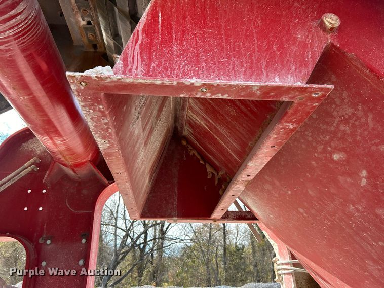 image for item DL7142 2016 Striker Crushing & Screening H5400  crusher